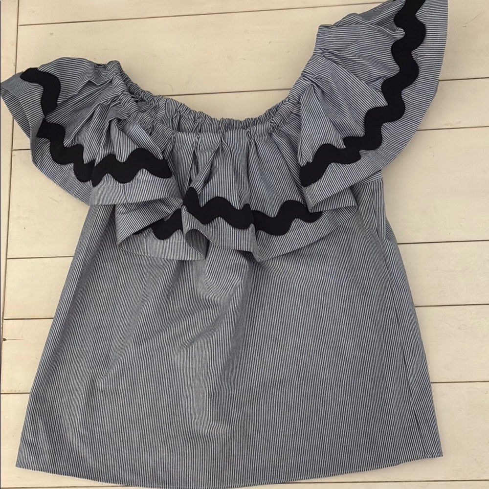 Miss Navy & white off shoulder top. Excellent condition. 
Size XS